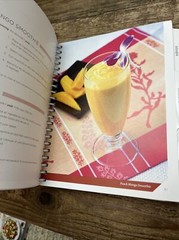 Vitamix CREATIONS Recipe Book 2012 372 Pages Cocktails Milkshakes Soups Breads