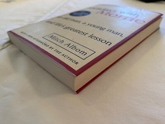 Tuesdays with Morrie : An Old Man, a Young Man, & Life’s Greatest Lesson, Paper