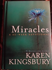 Miracles : A 52-Week Devotional by Karen Kingsbury (2009, Hardcover)