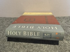 The Holy Bible: KJV: Red Letter Ed. – 2012 Leather SC Pub. by Worthy Publishing