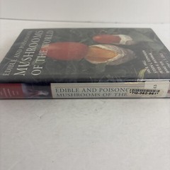 Edible and Poisonous Mushrooms of the World by Hall, Stepheson, Buchanan, Yun