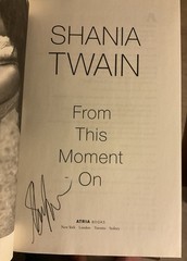 ShHANIA TWAIN Signed “From this Moment On” Book NM In Person Autograph @ B&N