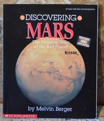 DISCOVERING MARS SCHOLASTIC BOOK BY MELVIN BERGER~56 PAGES~FROM 1992