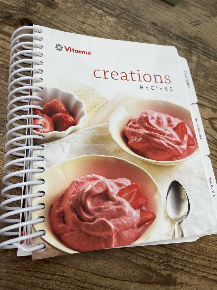 Vitamix CREATIONS Recipe Book 2012 372 Pages Cocktails Milkshakes Soups Breads