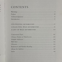 Edible and Poisonous Mushrooms of the World by Hall, Stepheson, Buchanan, Yun