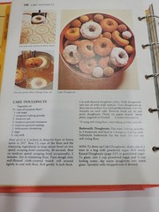 „Betty Crocker’s Cookbook – New & Revised Edition“ binder cook book, 1970’s