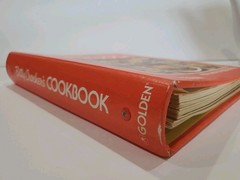„Betty Crocker’s Cookbook – New & Revised Edition“ binder cook book, 1970’s