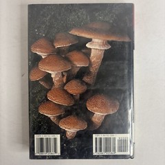 Edible and Poisonous Mushrooms of the World by Hall, Stepheson, Buchanan, Yun