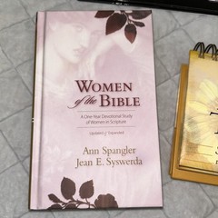 Christian Book Lot New Tallest Of Smalls, Women Of The Bible, Praying Together