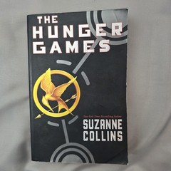 Mockingjay & Hunger Games Suzanne Collins Scholastic PB 2 Book Lot YA Black Blue